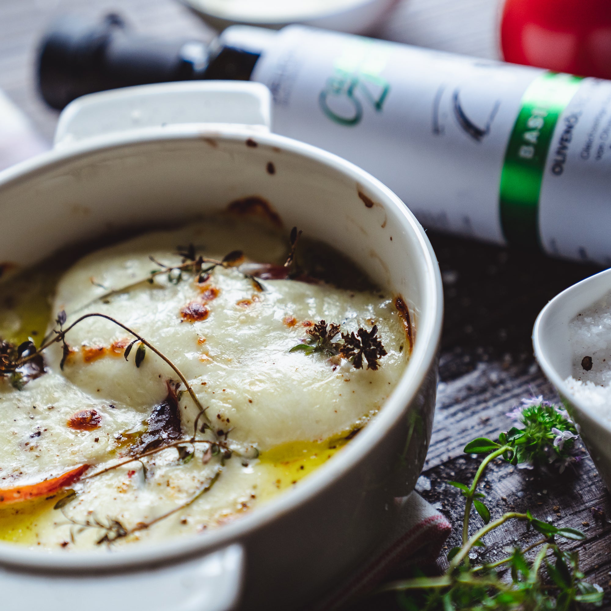 Ofencaprese mit Basilikum-Olivenöl